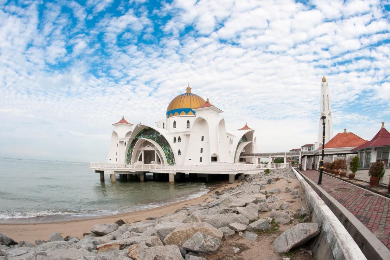 Swan Garden Hotel Malacca Exterior photo